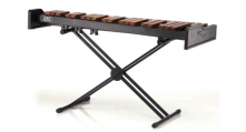 Marimba marca ADAMS, modelo Academy Jr., 3,0 oitavas, (C3-C6), teclas em madeira padouk 58-40mm, com suporte. Acompanha capa de proteçao e par de baquetas ref 2MBJ2APD30